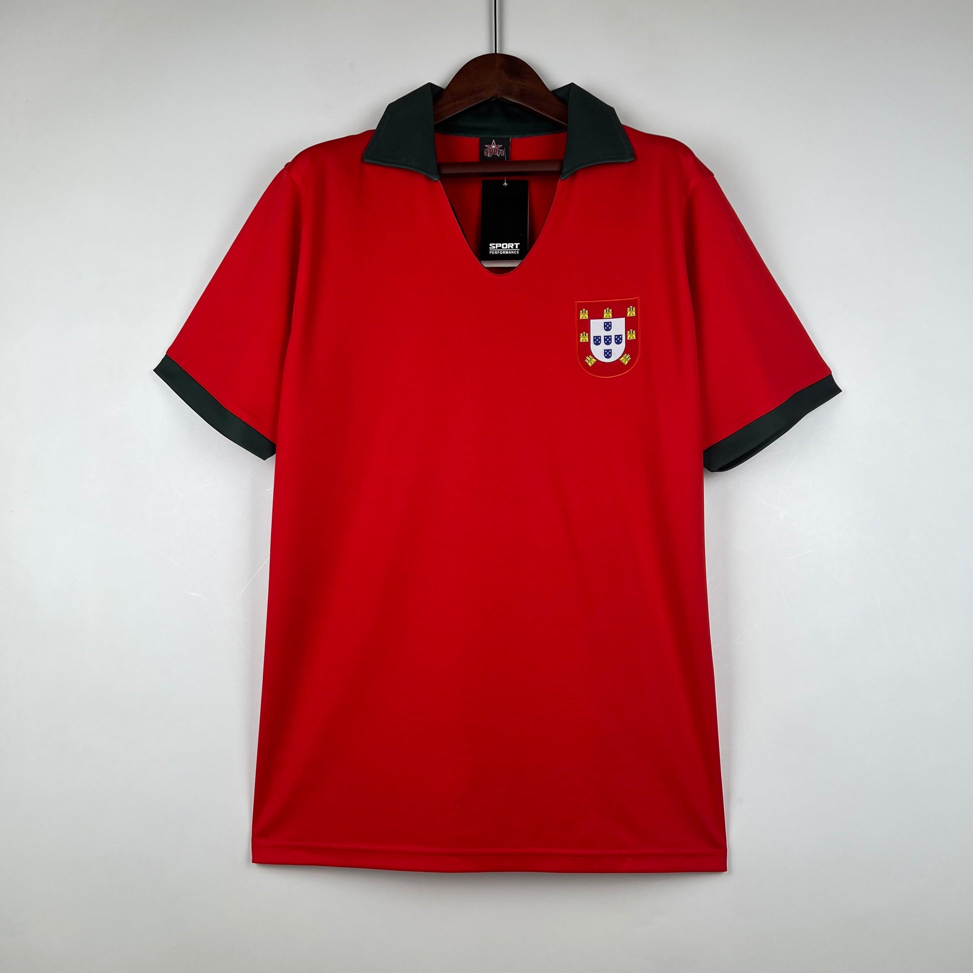 CAMISETA RETRO PORTUGAL LOCAL 1972 - La Casa del Fútbol