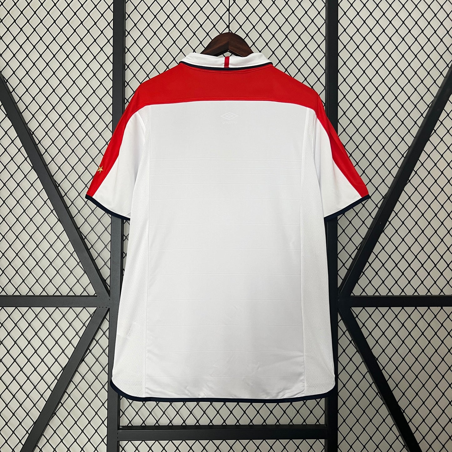 CAMISETA RETRO INGLATERRA LOCAL 2004 - La Casa del Fútbol