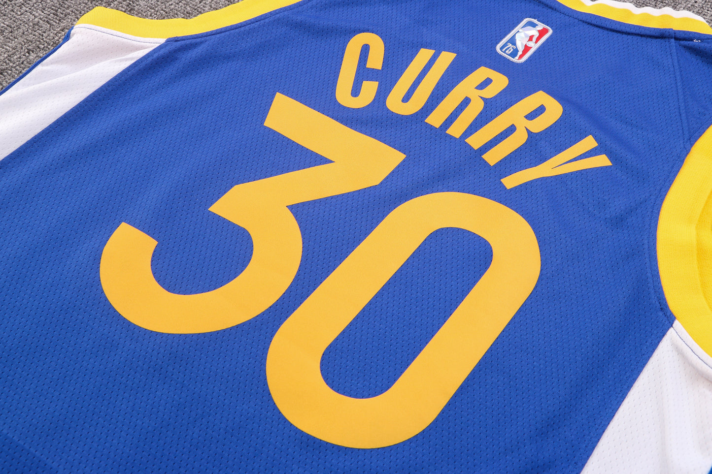 NBA GOLDEN STATE WARRIORS CURRY 30 T-SHIRT