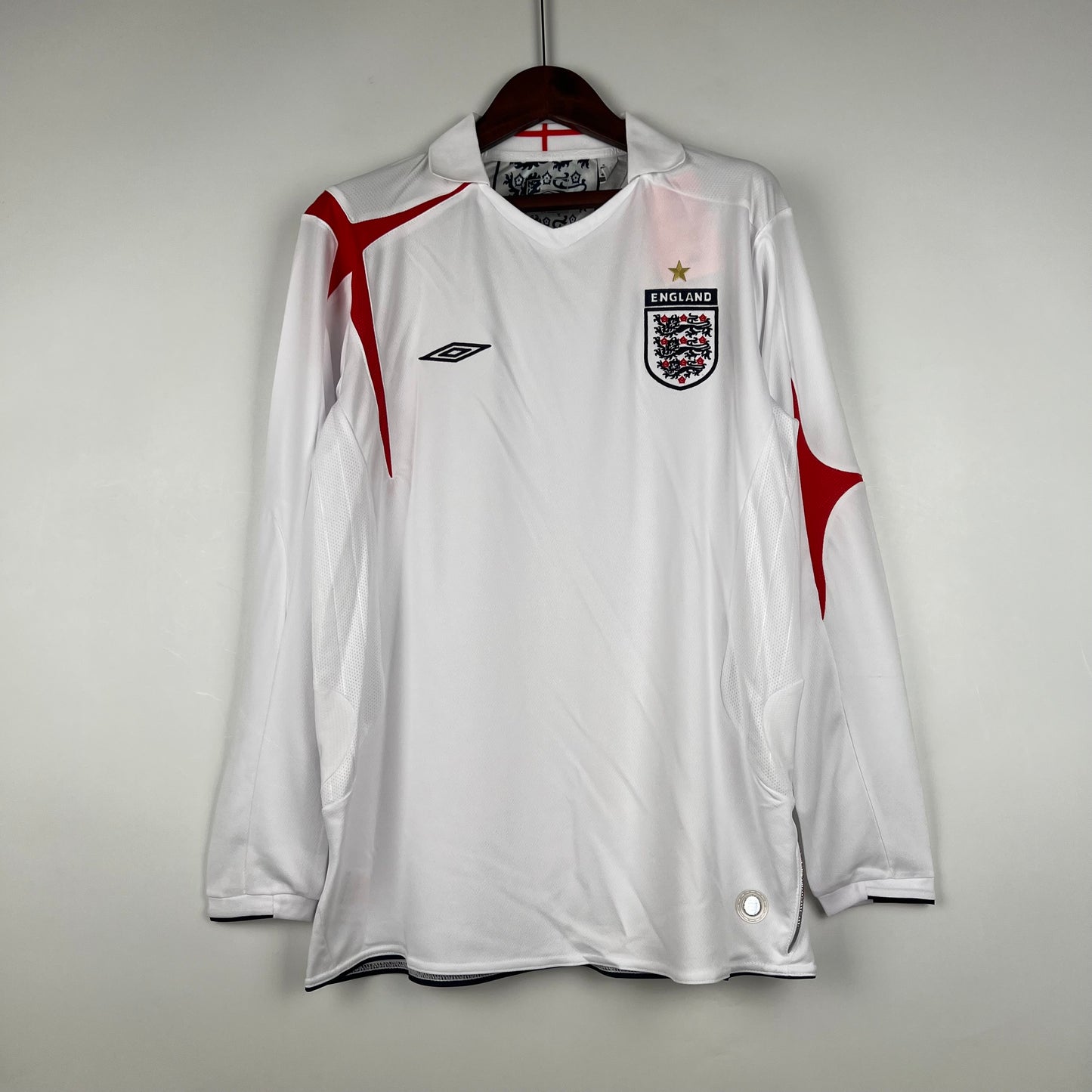 CAMISETA RETRO INGLATERRA LOCAL MANGA LARGA 2006 - La Casa del Fútbol