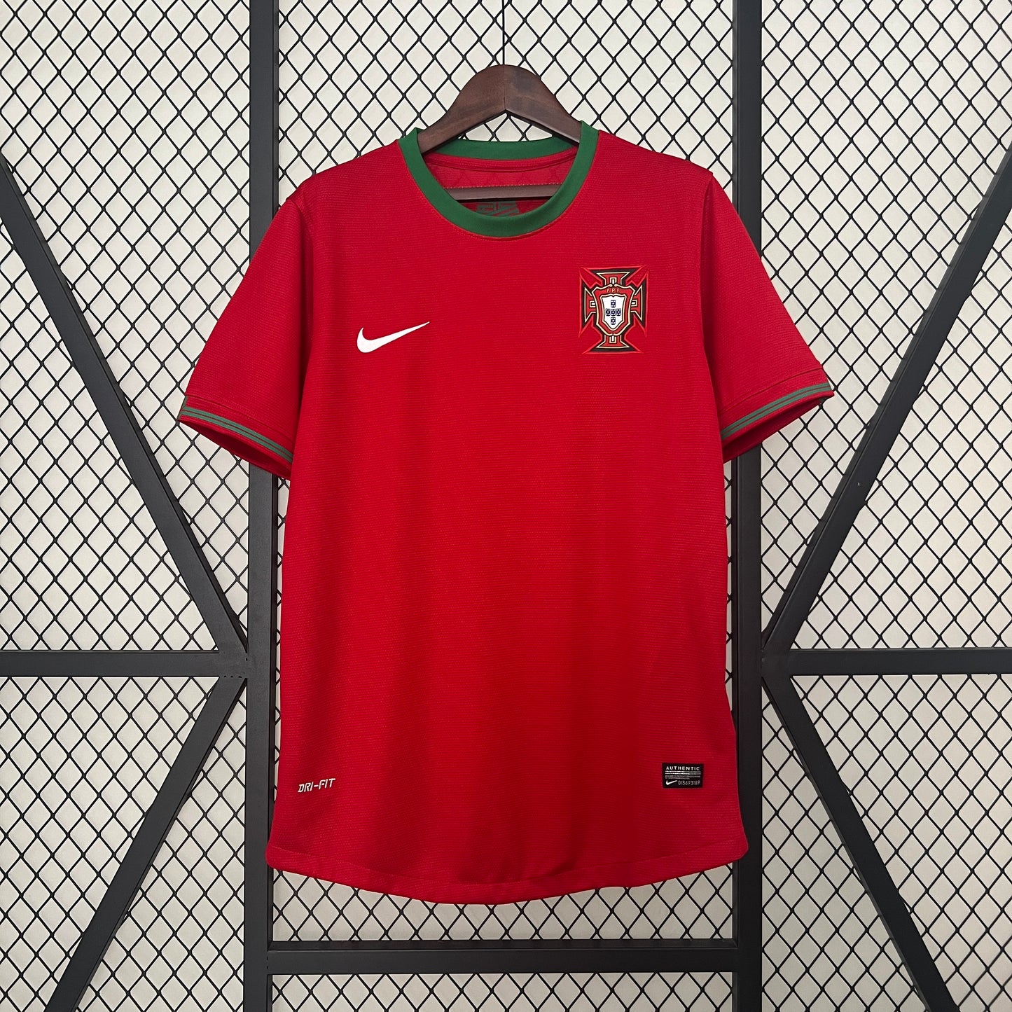 CAMISETA RETRO PORTUGAL LOCAL 2012 - La Casa del Fútbol