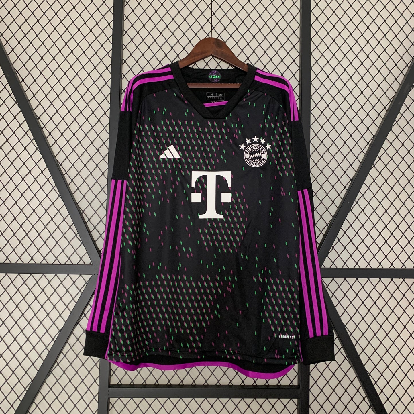 CAMISETA BAYERN DE MUNICH VISITANTE MANGA LARGA 23/24