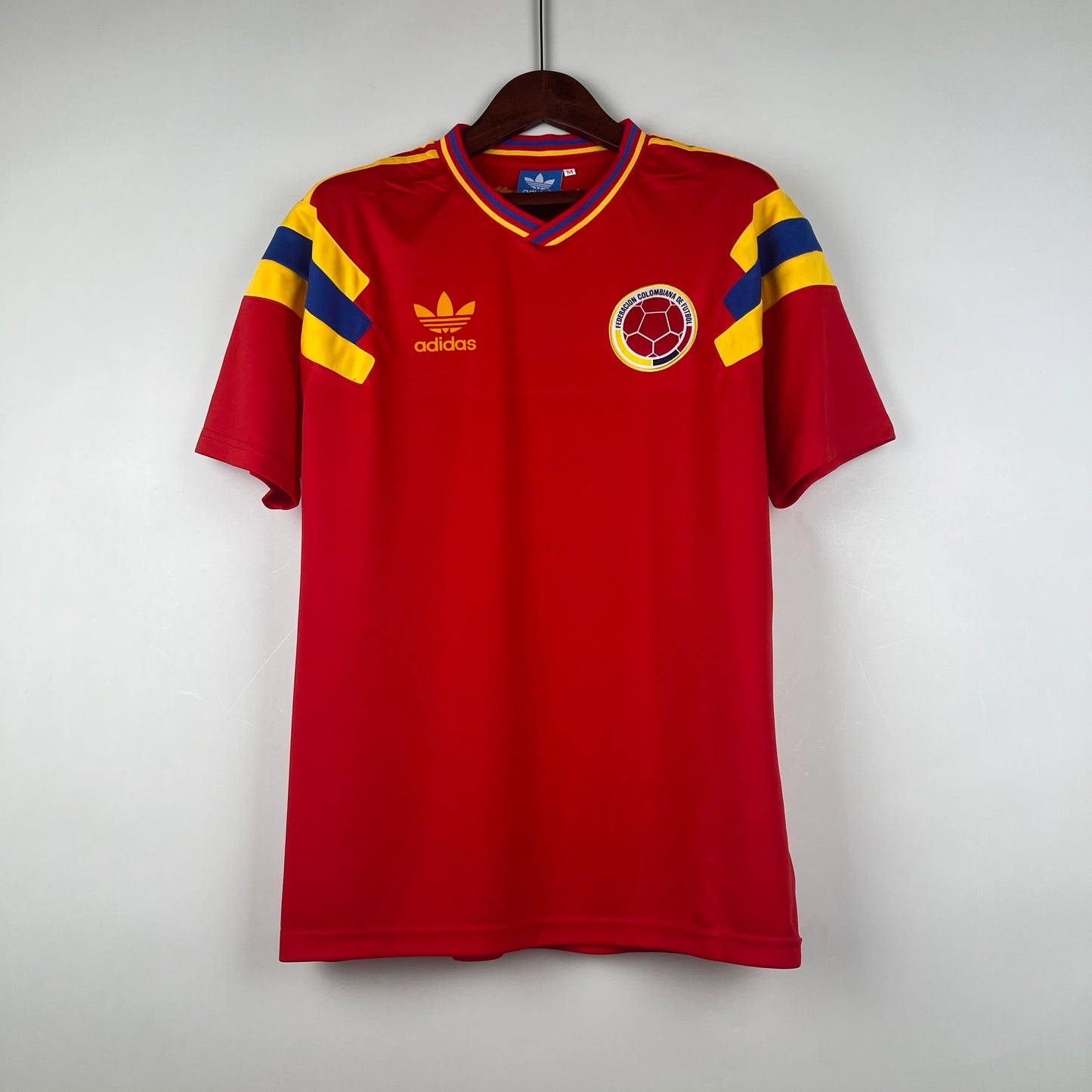 CAMISETA RETRO COLOMBIA VISITANTE 1990 - La Casa del Fútbol