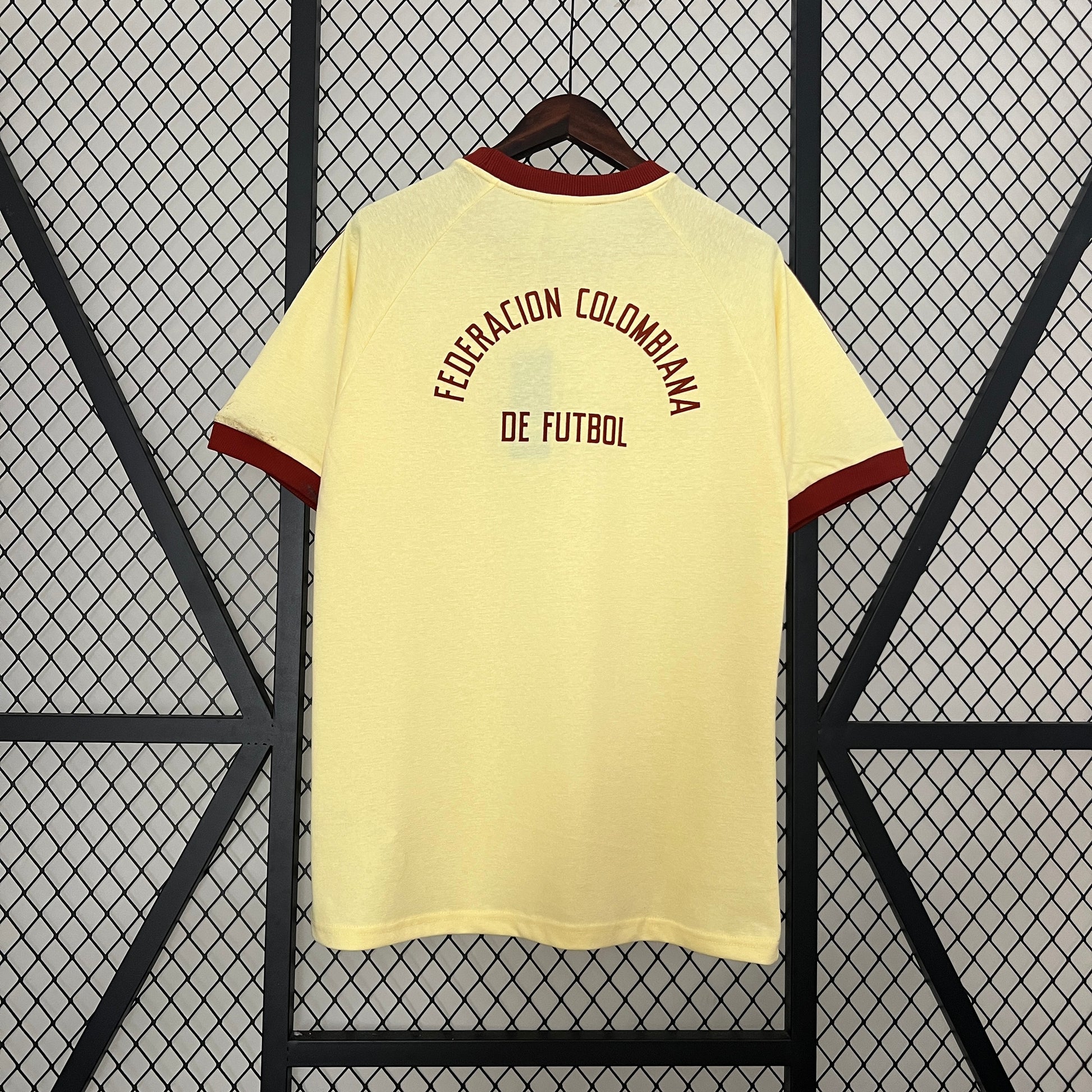 CAMISETA RETRO COLOMBIA EDICIÓN ESPECIAL - La Casa del Fútbol