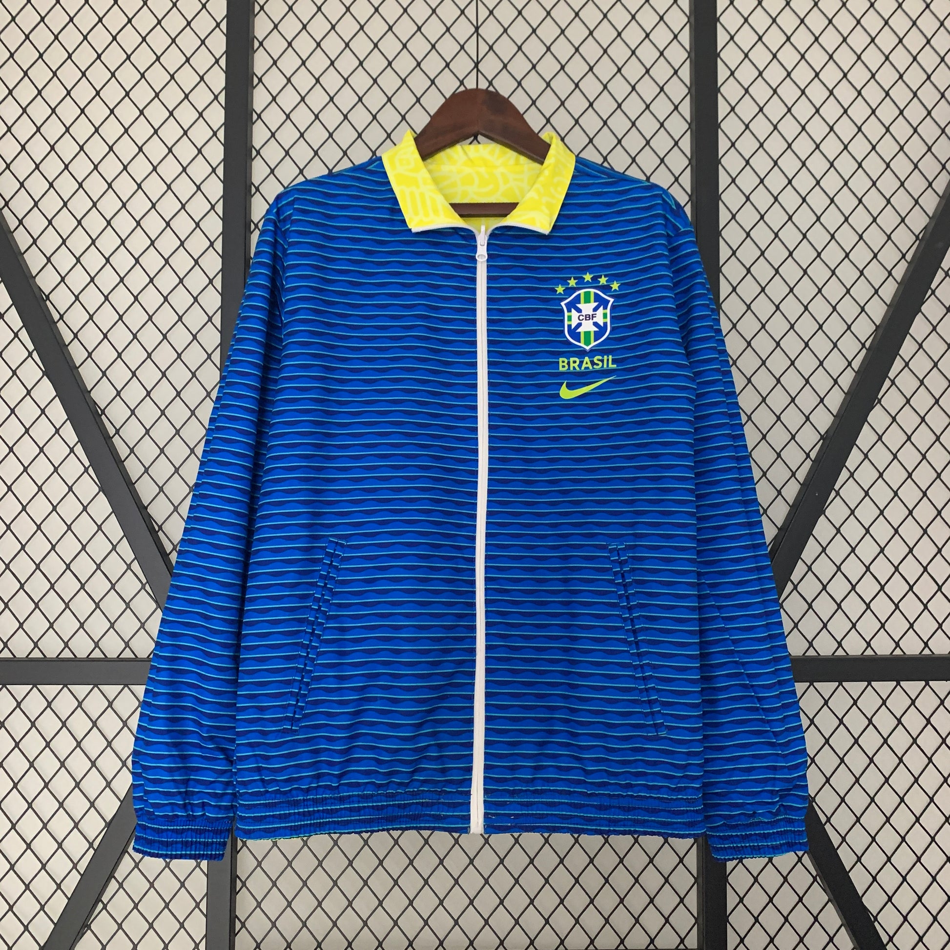 CHAQUETA REVERSIBLE BRASIL 2023 - La Casa del Fútbol